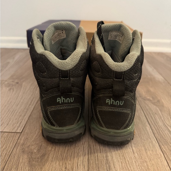 black hiking boots - Picture 3 of 8